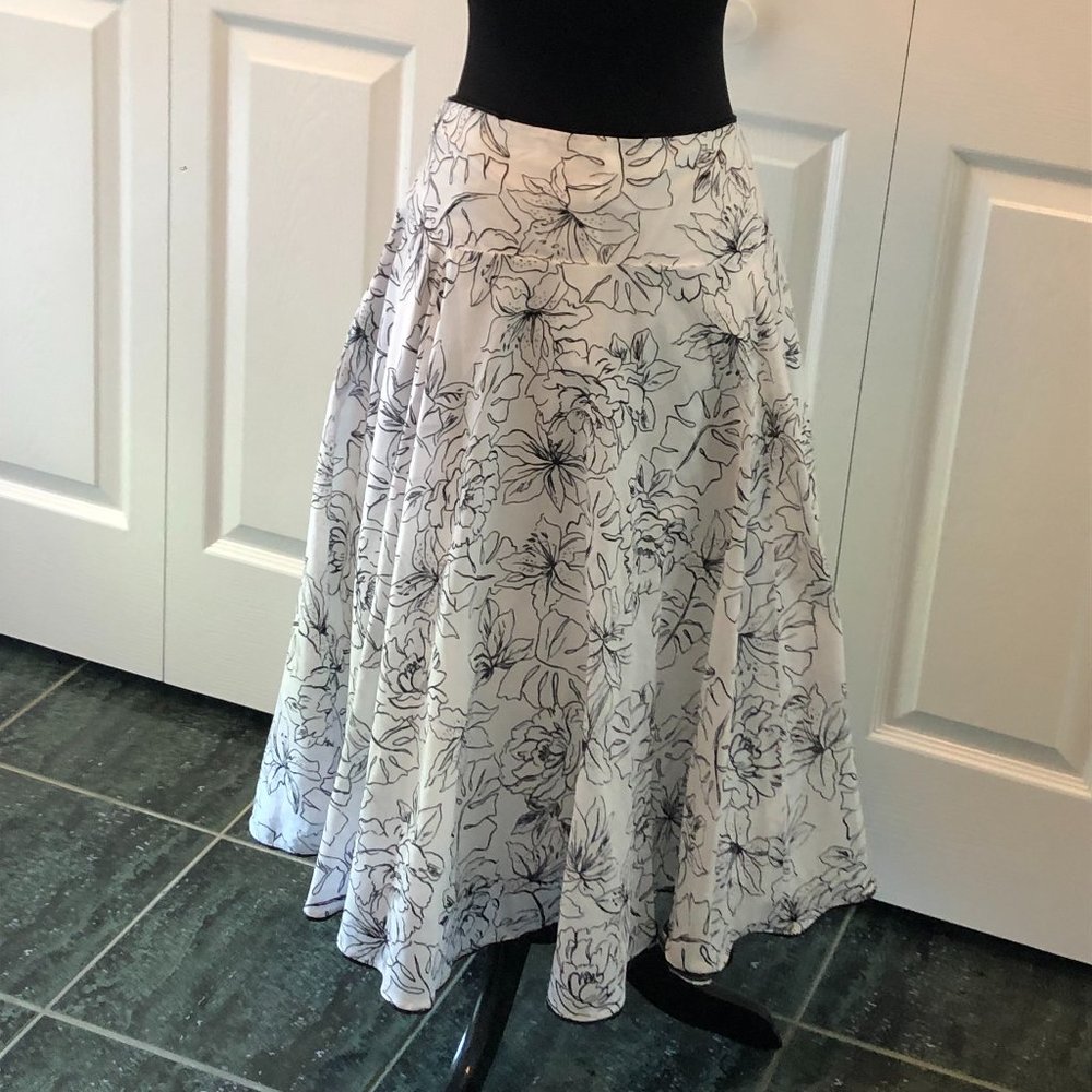 Jones New York skirt - cool and summery - size 8 - Picture 7 of 8